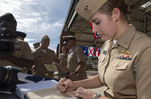 组图：美国海军首批女兵进入战略核潜艇部队服役